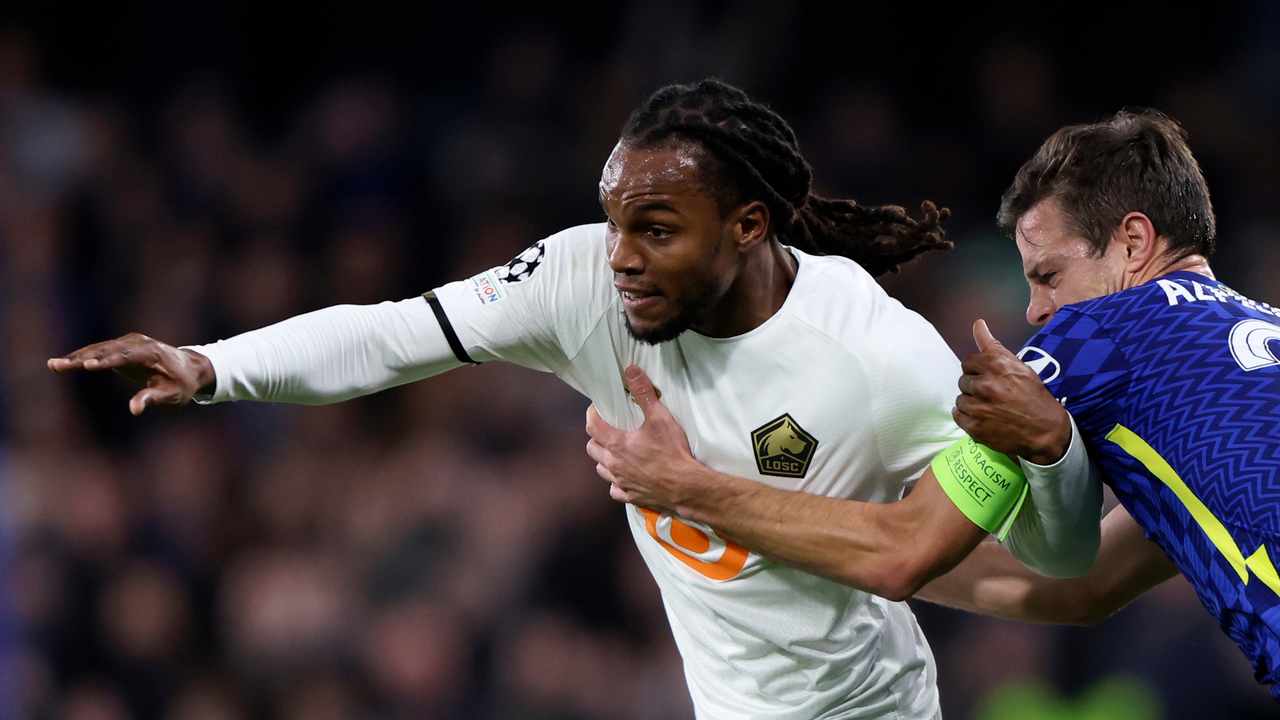 Renato Sanches corre contrastato da Azpilicueta