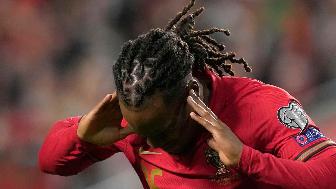 Renato Sanches esulta con le mani in testa 