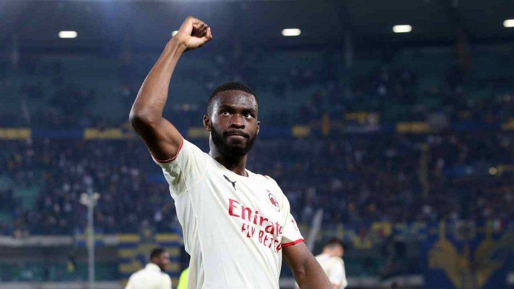 Tomori con la maglia del Milan