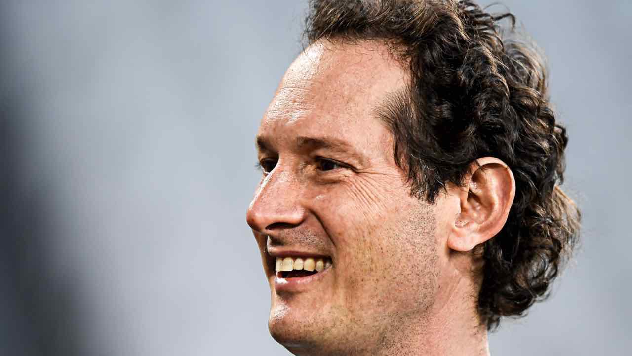 Elkann sorride
