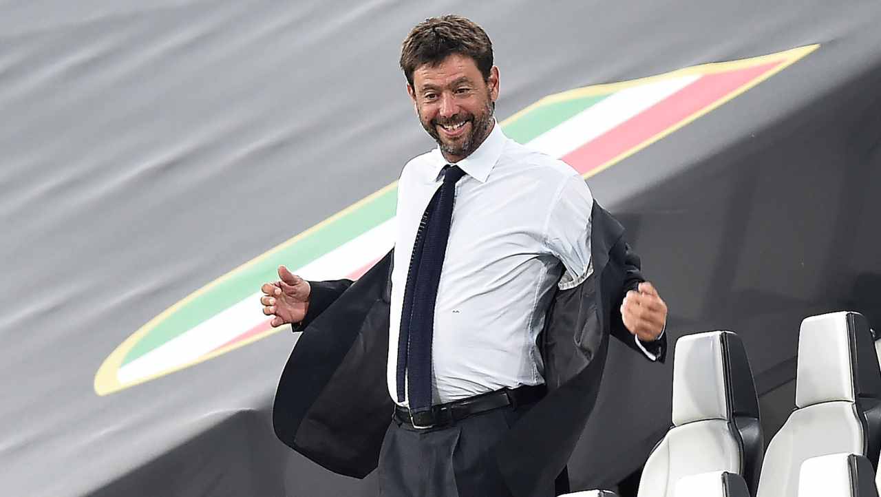 Juve, il presidente Agnelli sorride