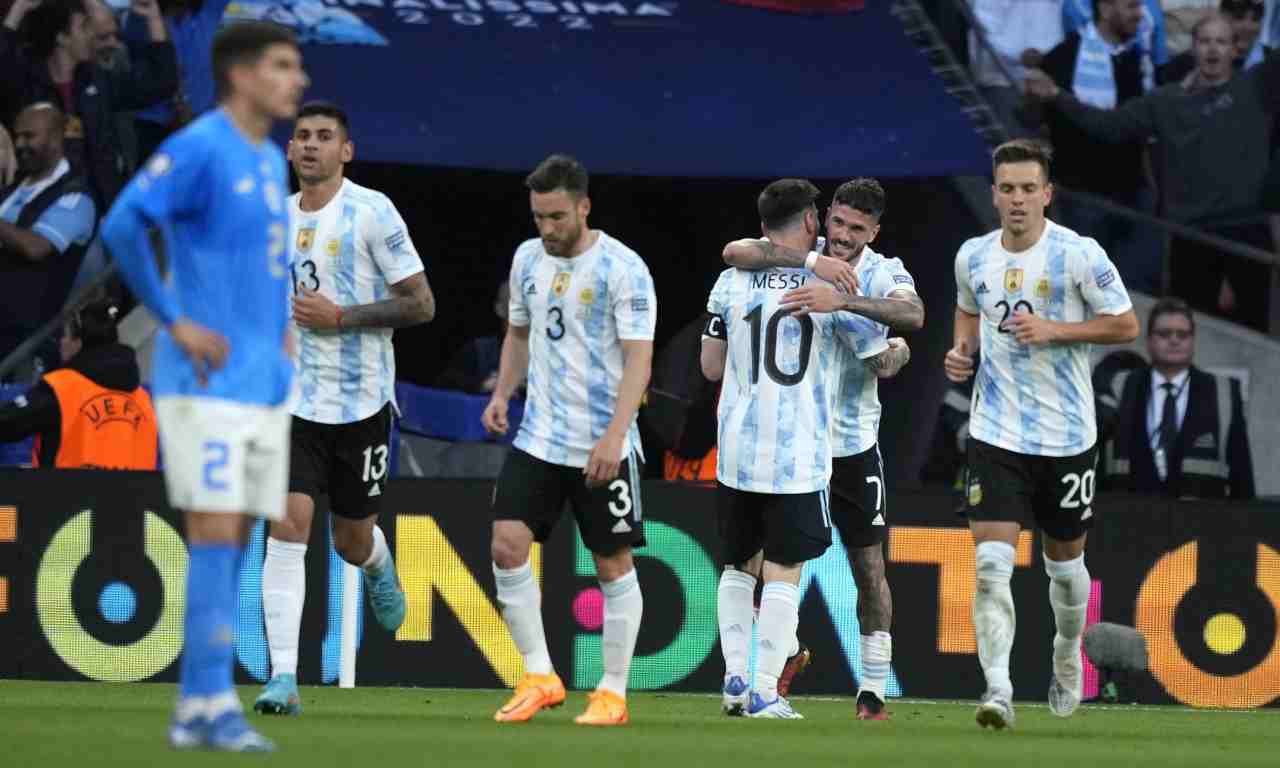 Italia-Argentina, Messi esulta con i compagni