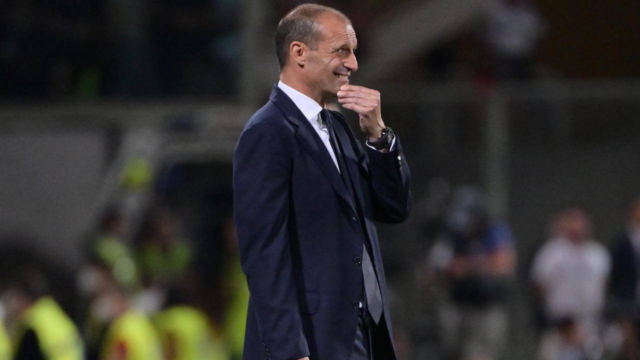 Massimiliano Allegri pensieroso