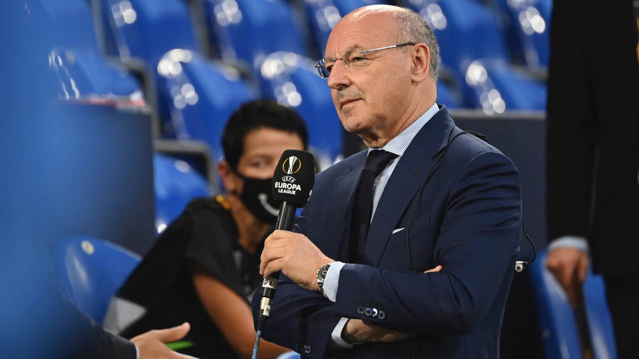 Beppe Marotta pensieroso