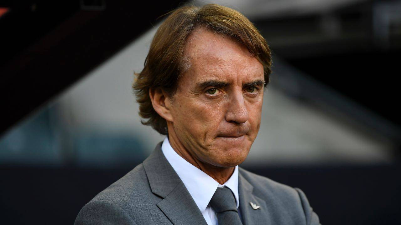 Roberto Mancini pensieroso