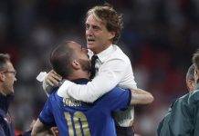 Roberto Mancini e Leonardo Bonucci abbracciati