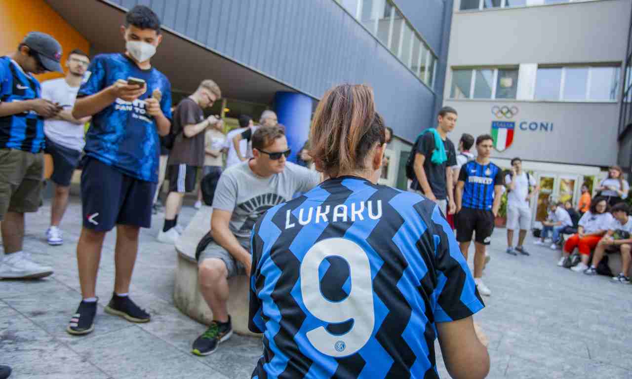 Inter, tifosi radunati per Lukaku