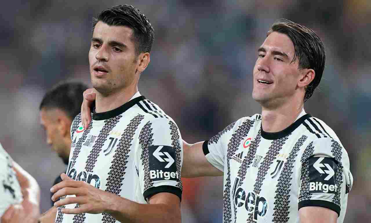 Juventus, Morata e Vlahovic abbracciati