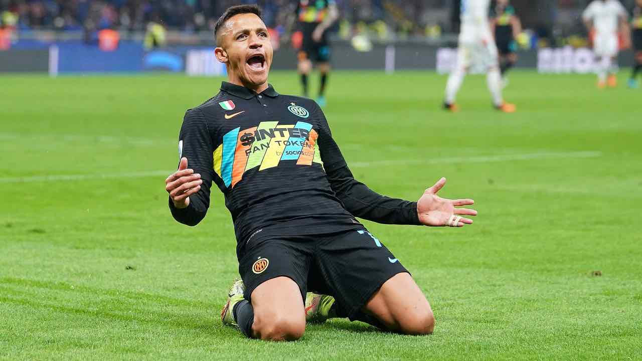 Alexis Sanchez esulta