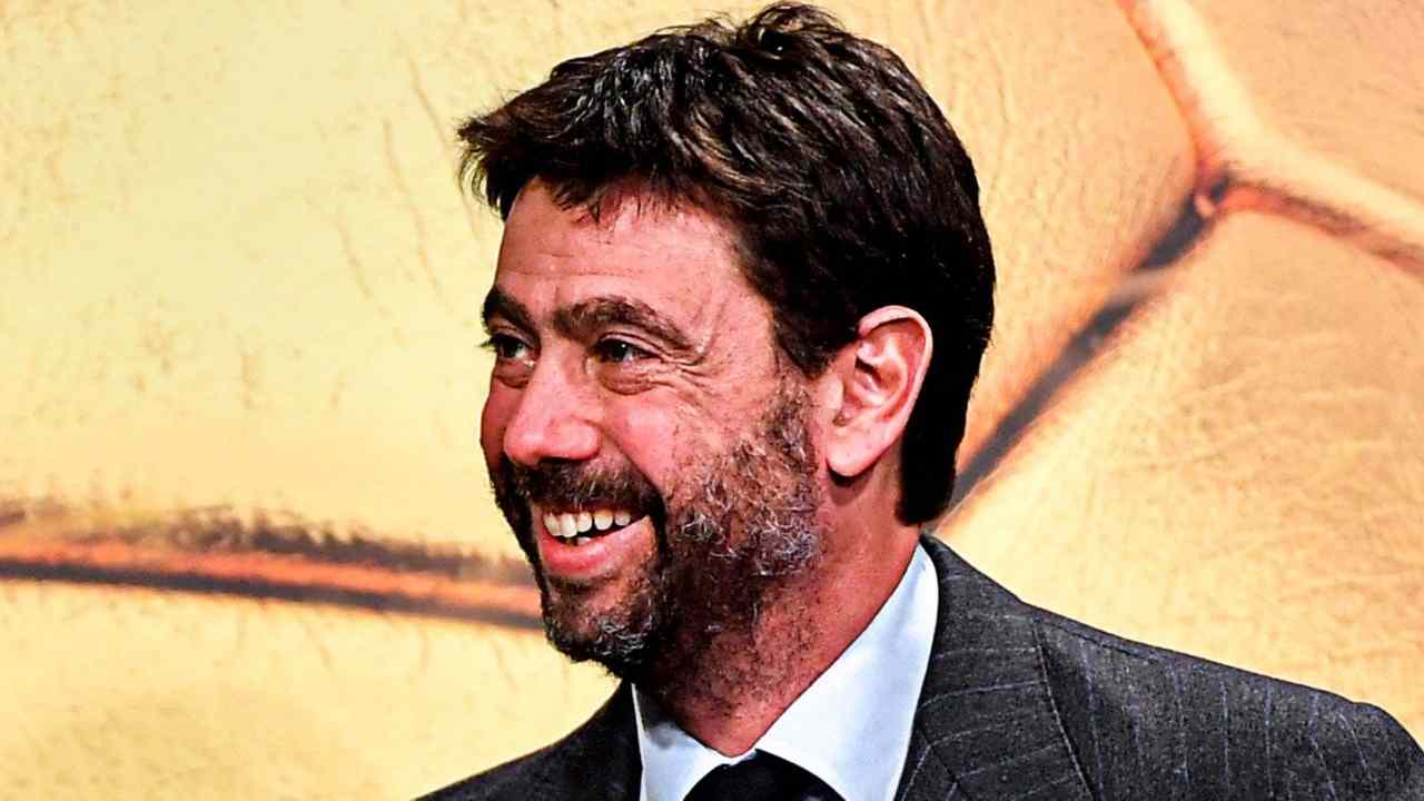 Agnelli sorride