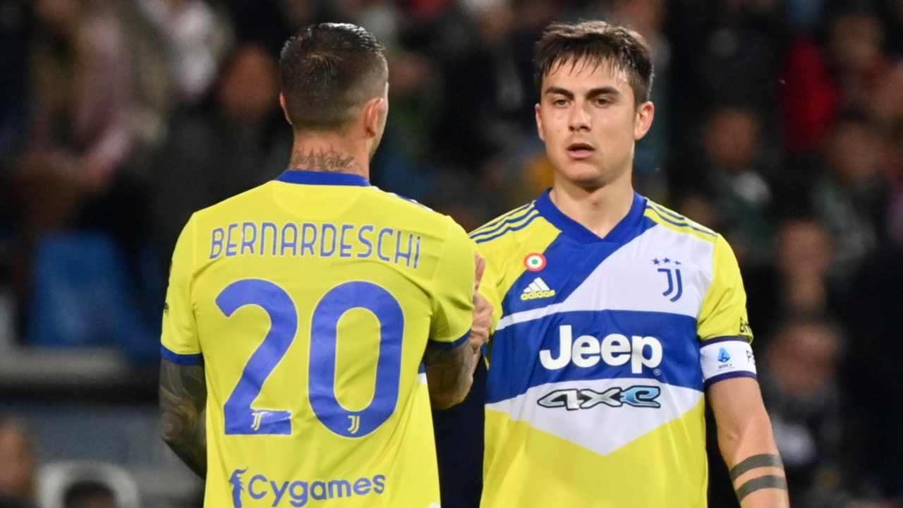 Bernardeschi e Dybala in campo Juventus