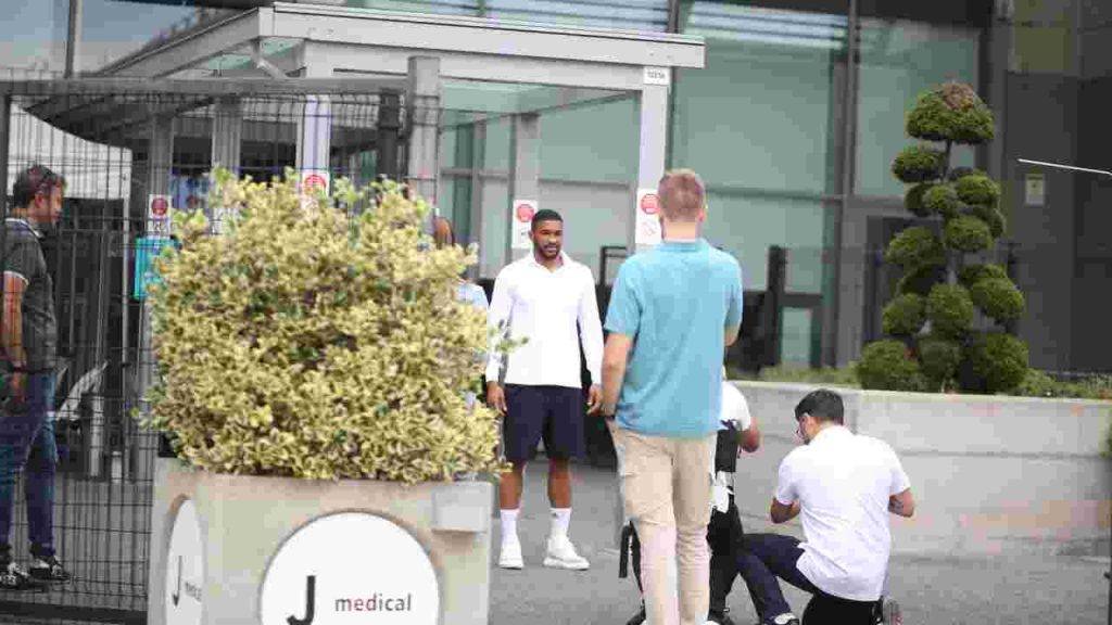 Bremer durante le visite mediche per la Juventus