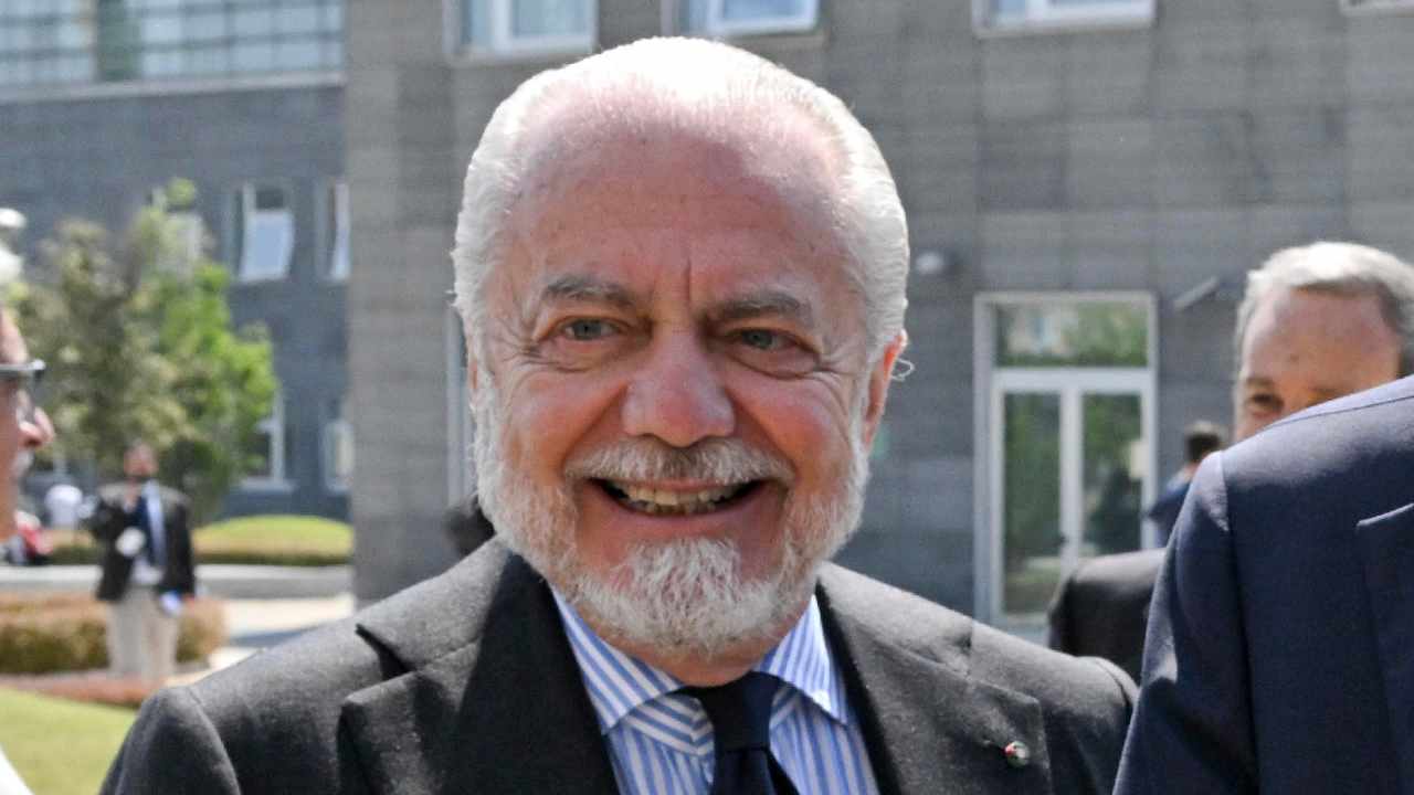 De Laurentiis sorride felice Napoli