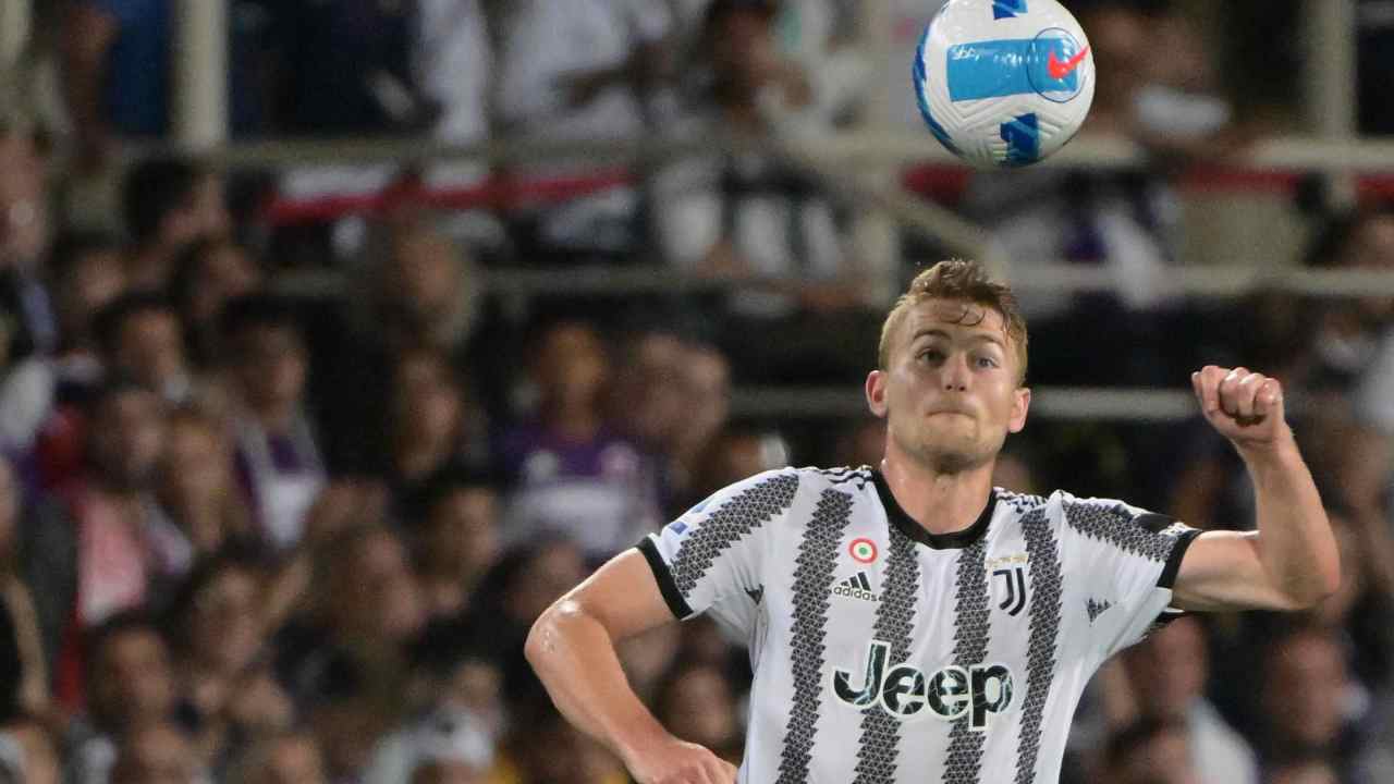 De Ligt colpisce pallone di testa Juventus