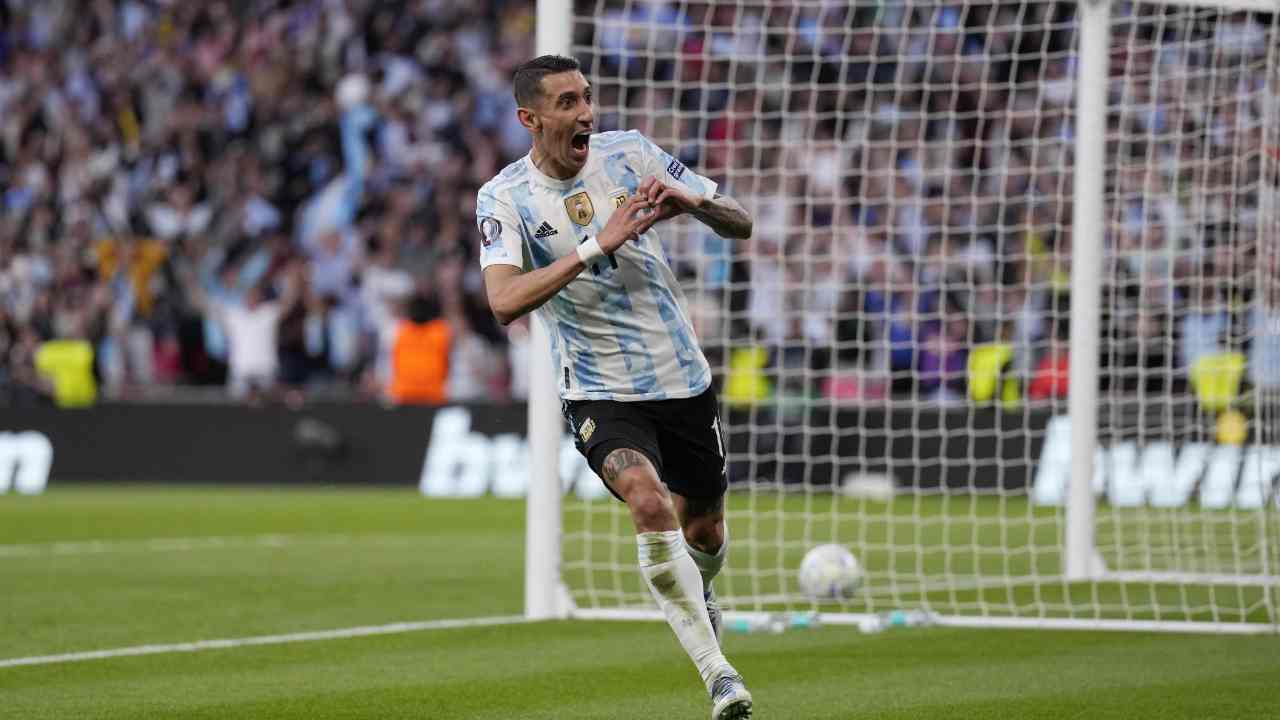 Di Maria corre ed esulta dopo il gol