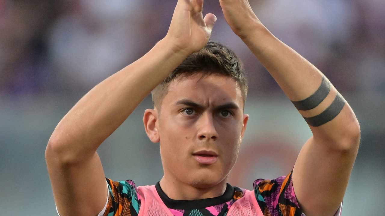 Dybala applaude