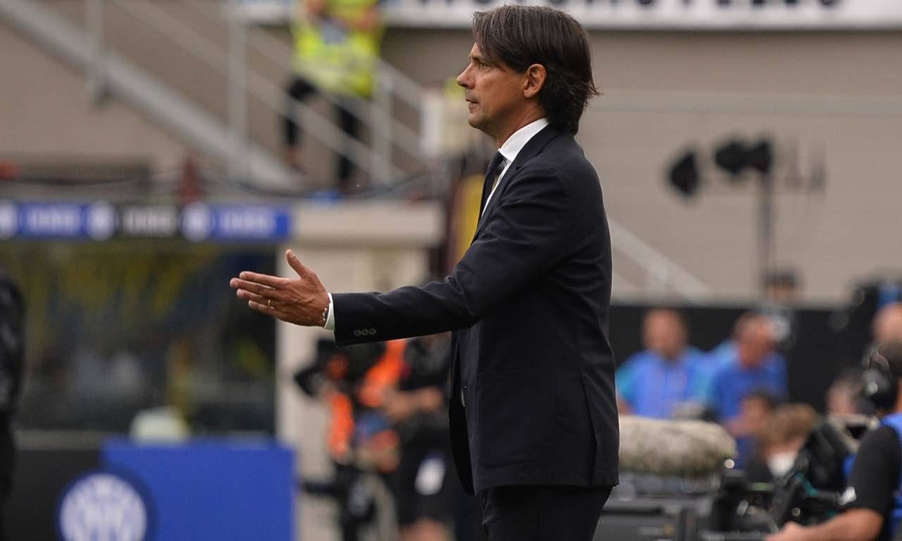 Inzaghi dà direttive alla squadra 