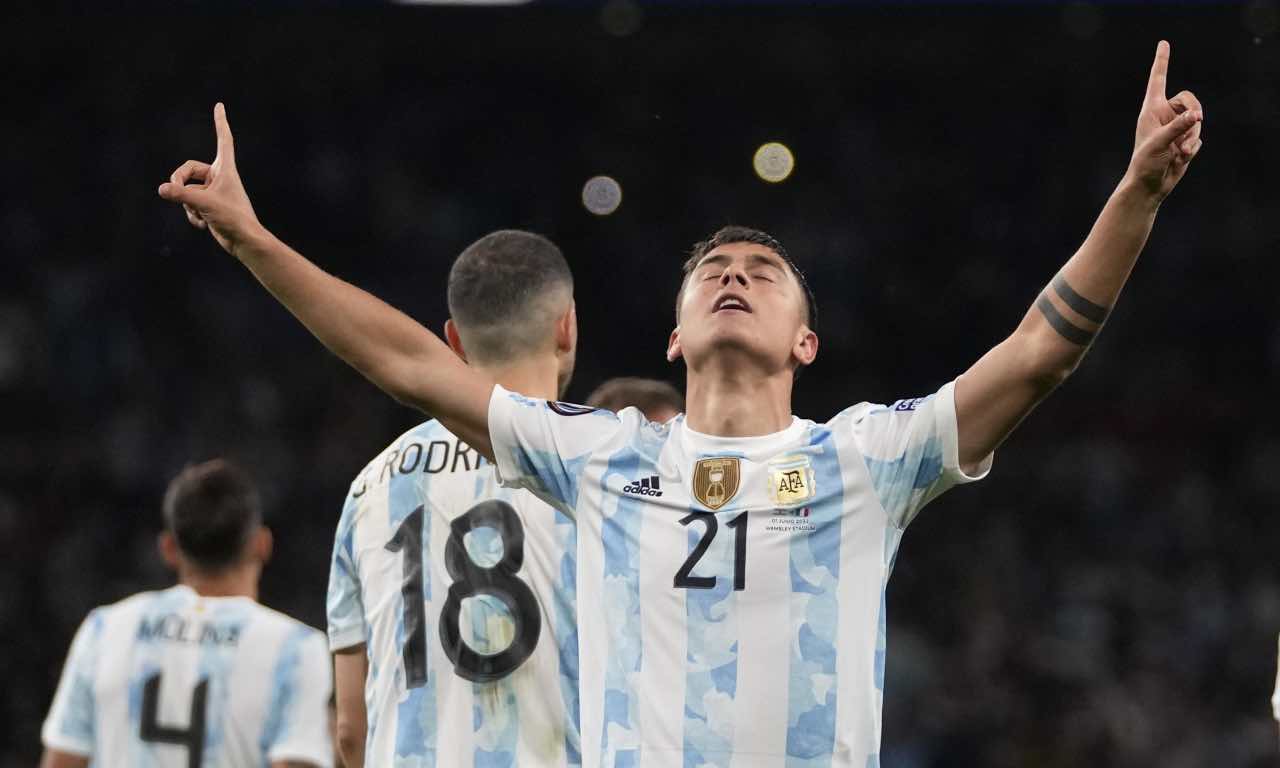 Dybala esulta con l'Argentina