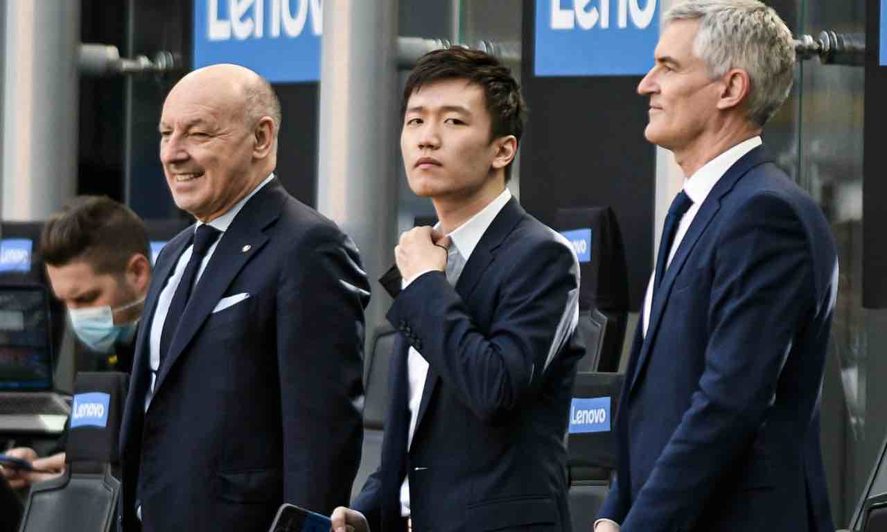 Marotta, Zhang e Antonello sorridono in panchina