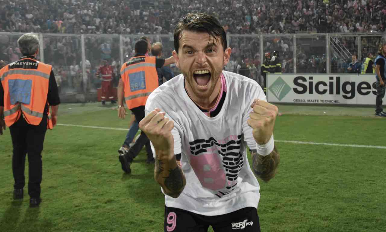 Brunori esulta per la promozione del Palermo in Serie B