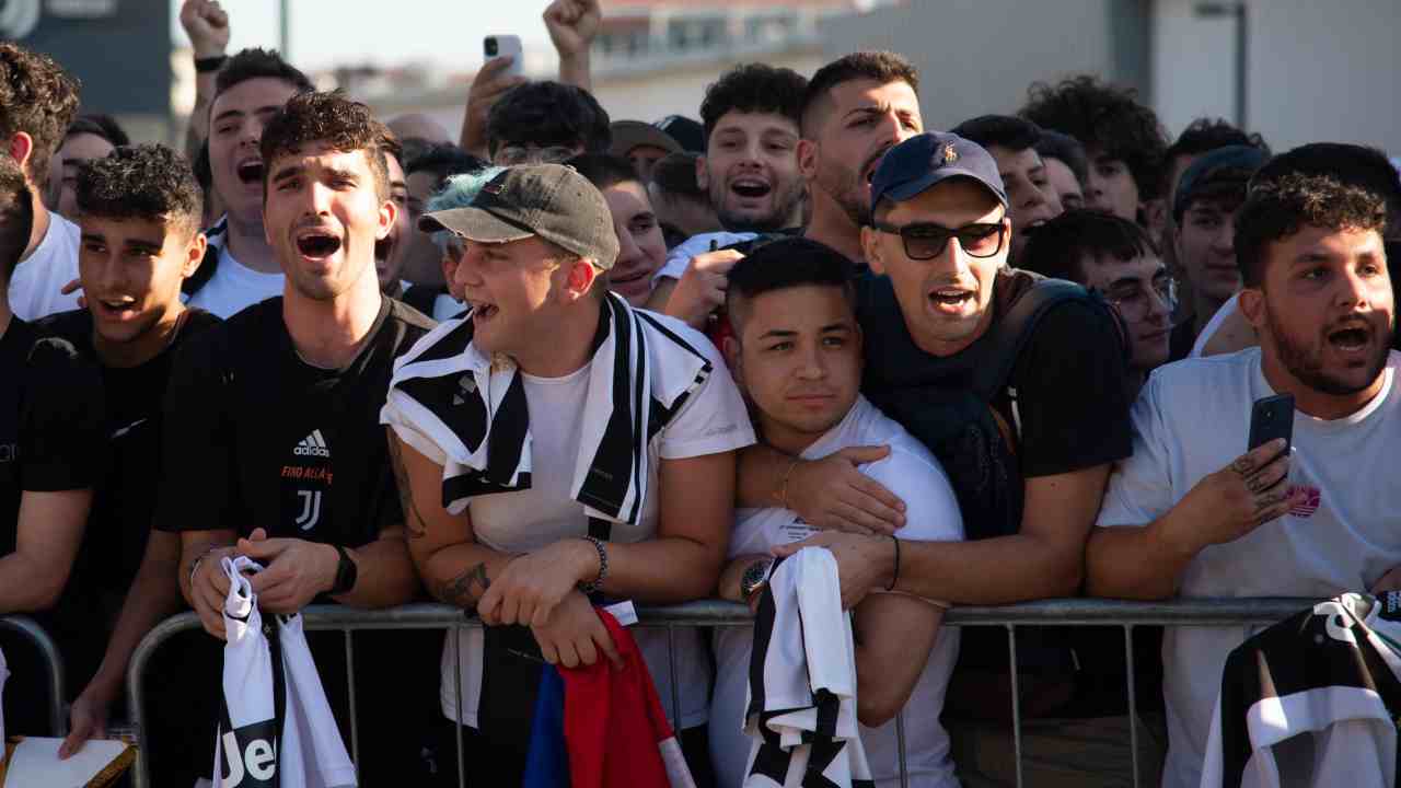 Tifosi della Juventus aspettano