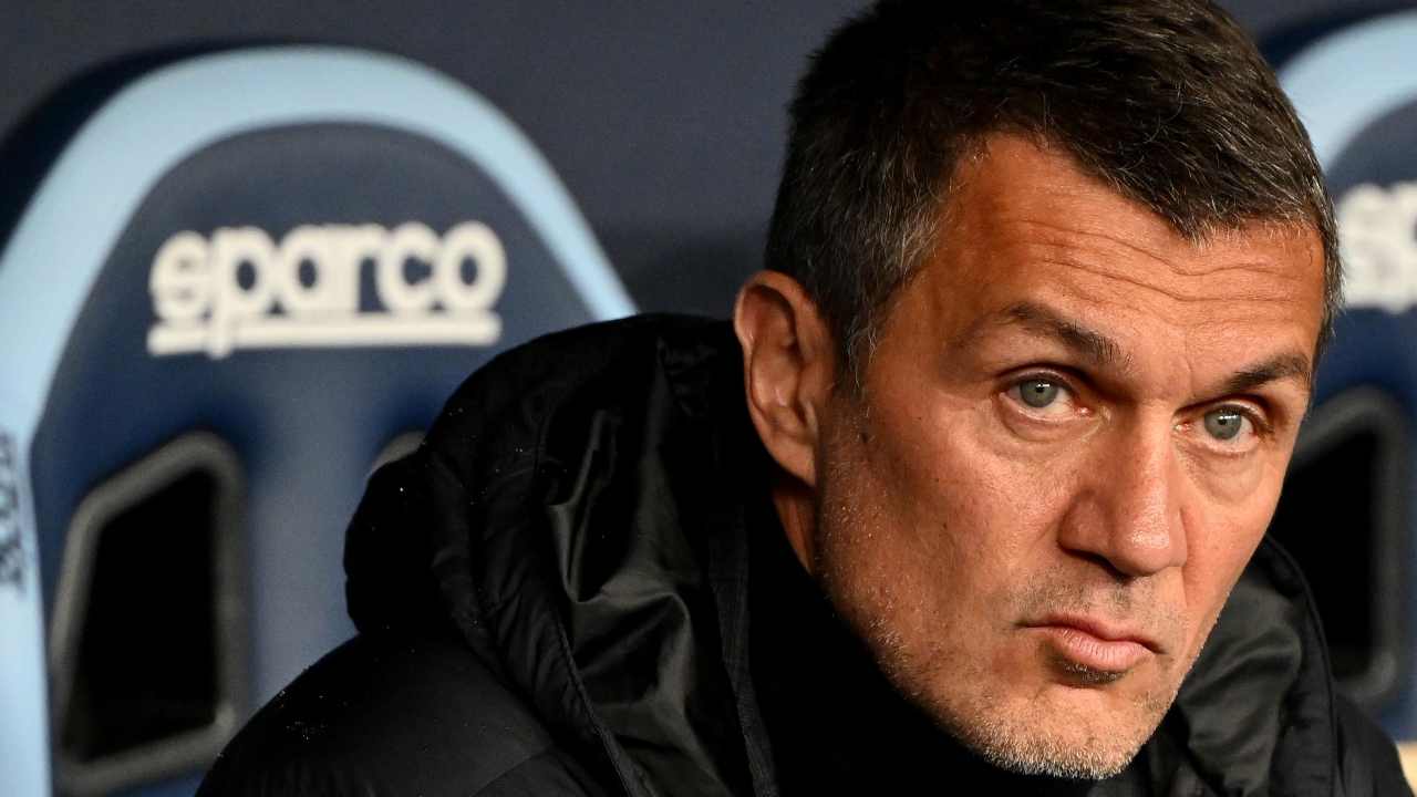 Maldini preoccupato in panchina Milan