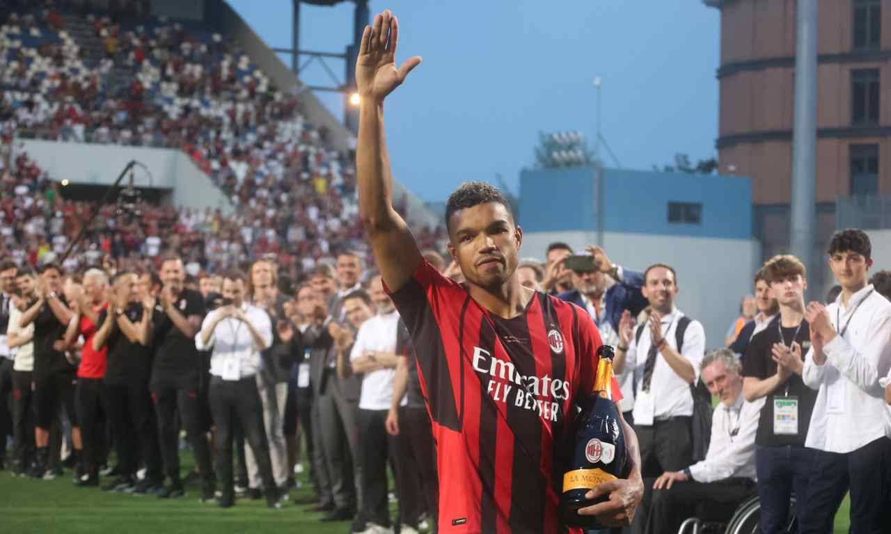 Messias saluta i tifosi del Milan 