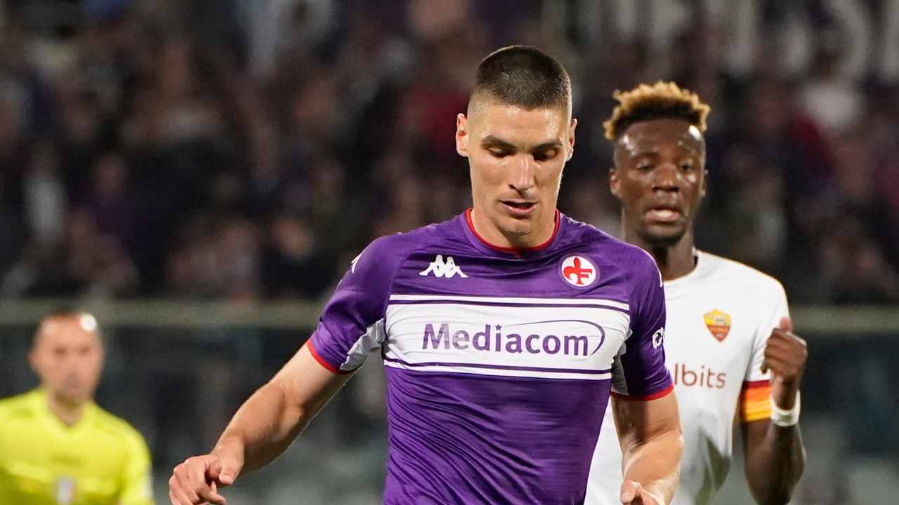 Milenkovic corre in campo Fiorentina 