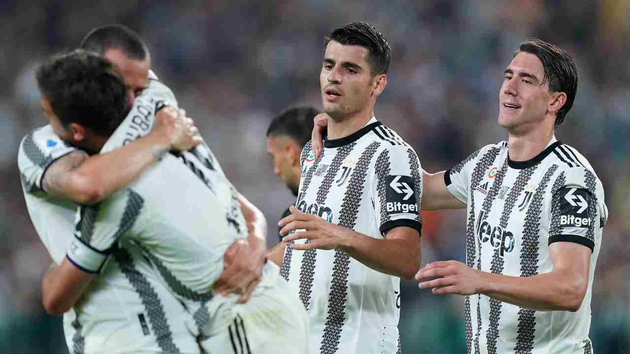 Morata esulta con i compagni dopo il gol Juve