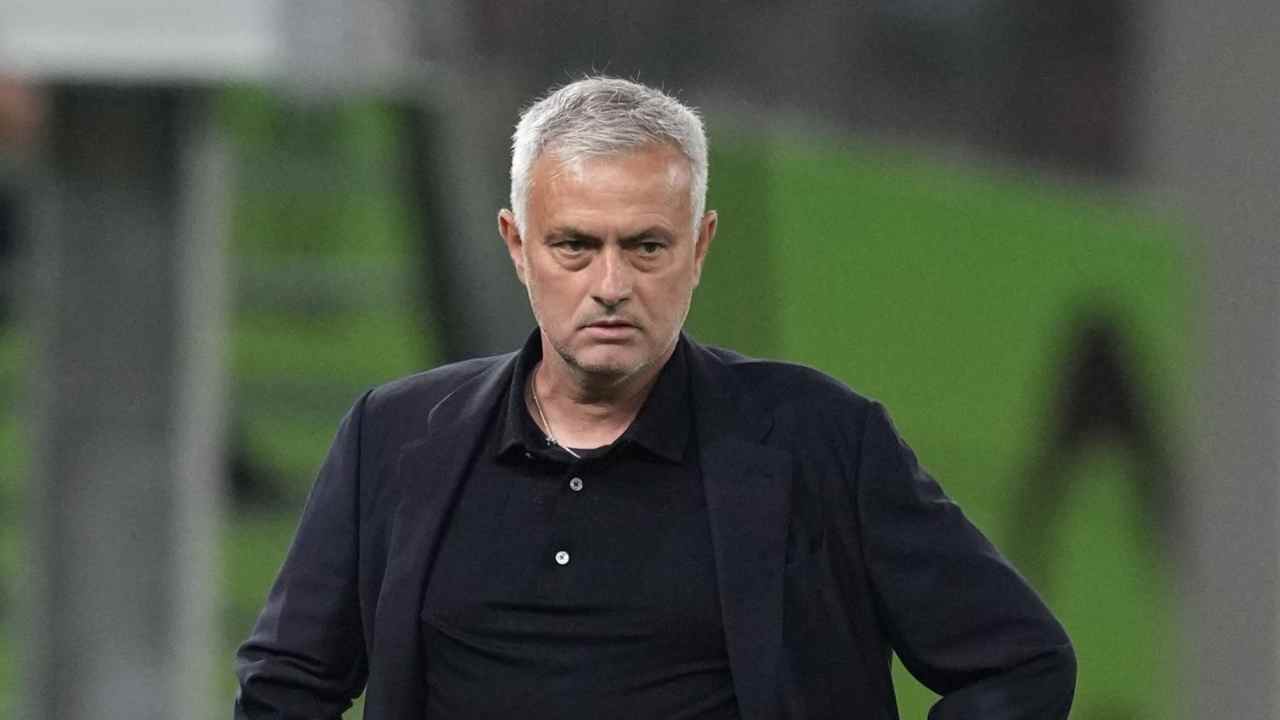 Mourinho pensieroso