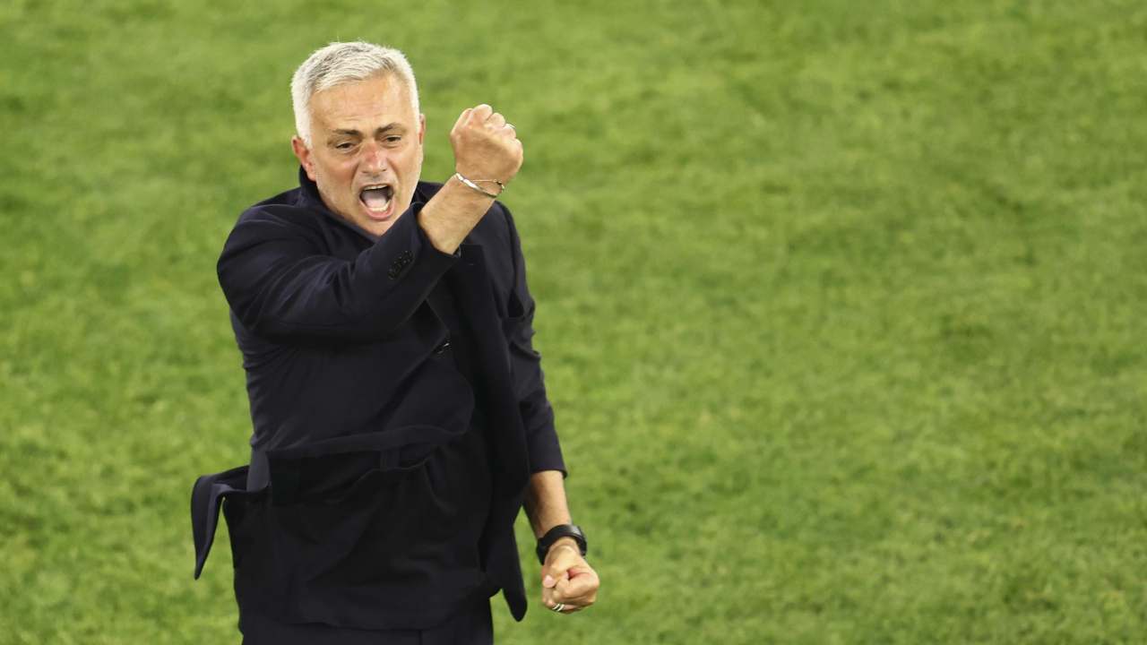 Mourinho gioisce ed esulta Roma