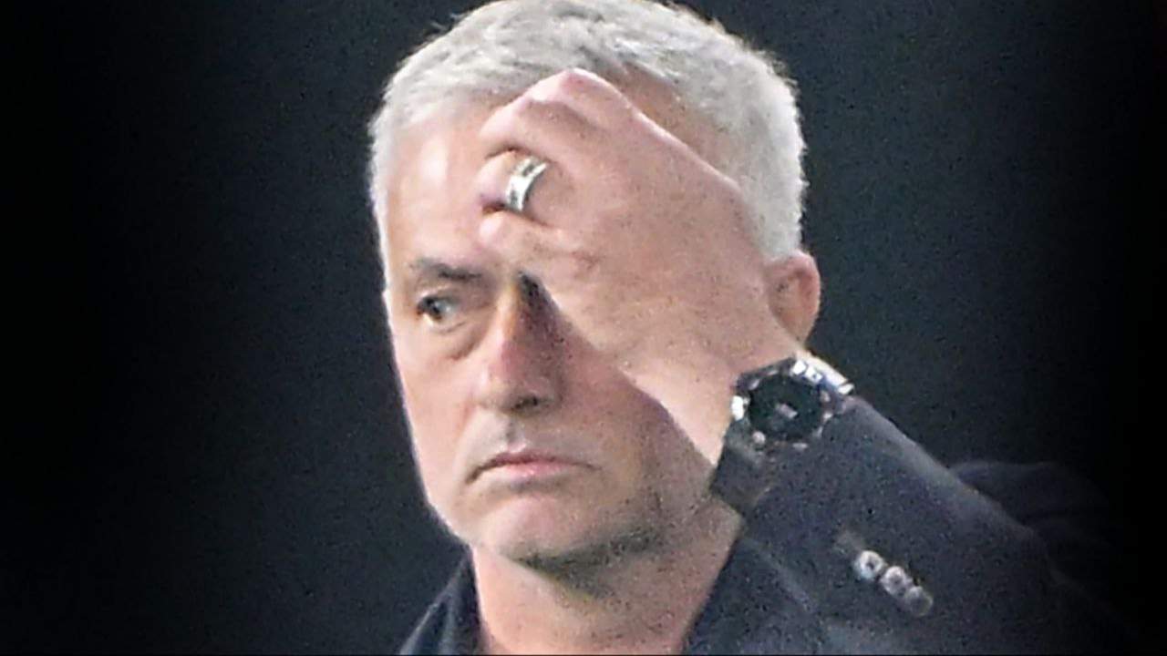 Mourinho pensieroso 