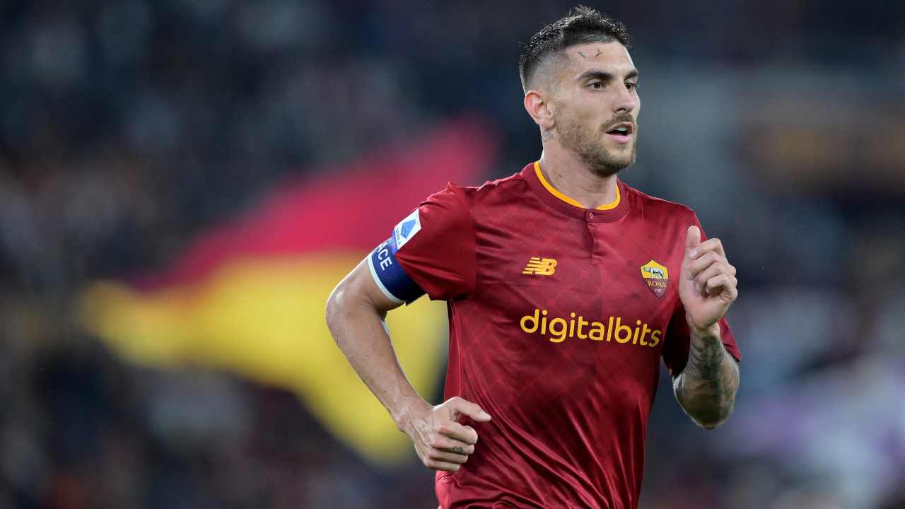 Lorenzo Pellegrini corre per il campo