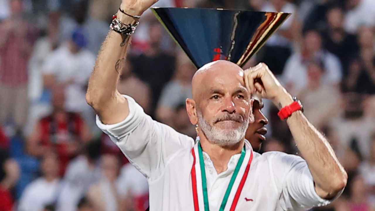 Pioli sorridente dopo la vittoria dello scudetto