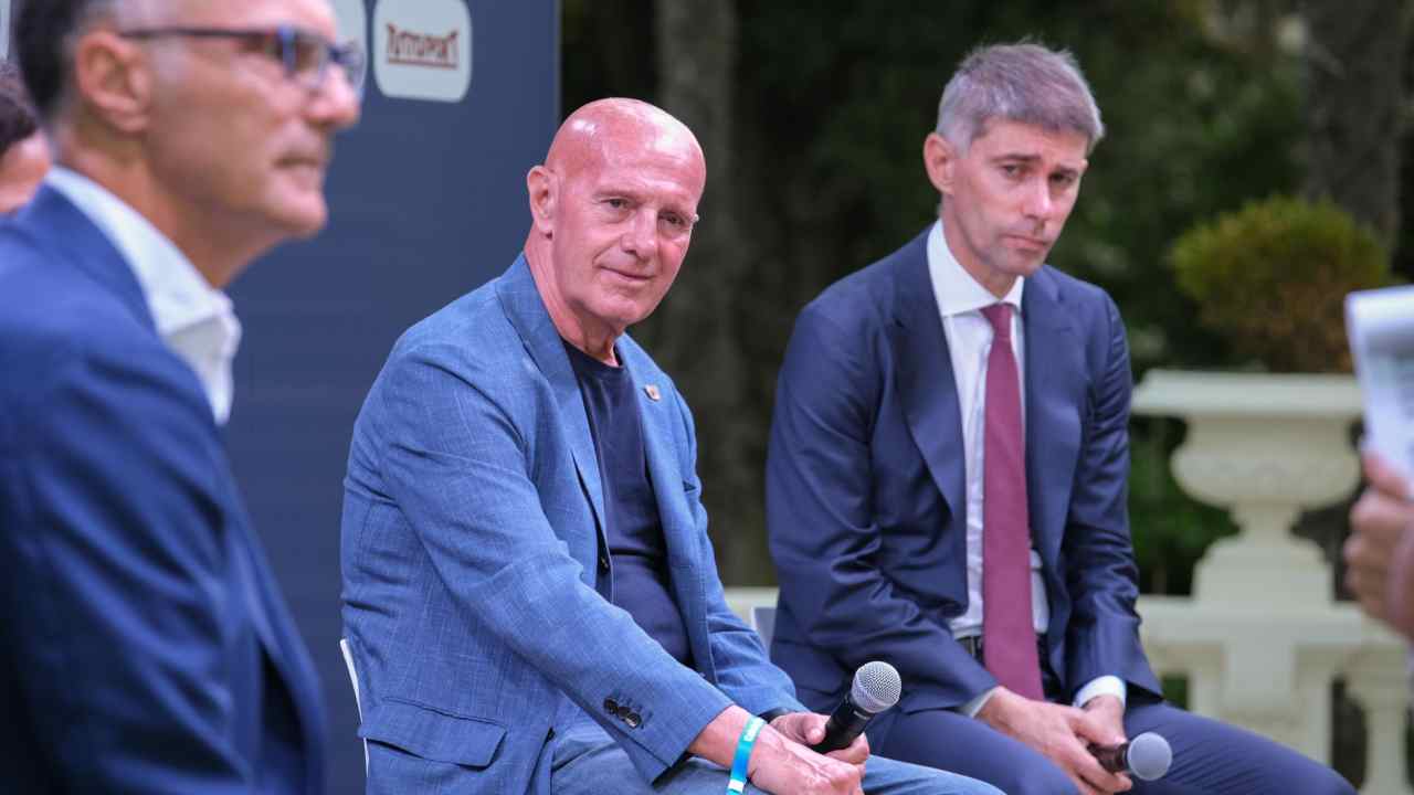 Sacchi nel corso di un evento