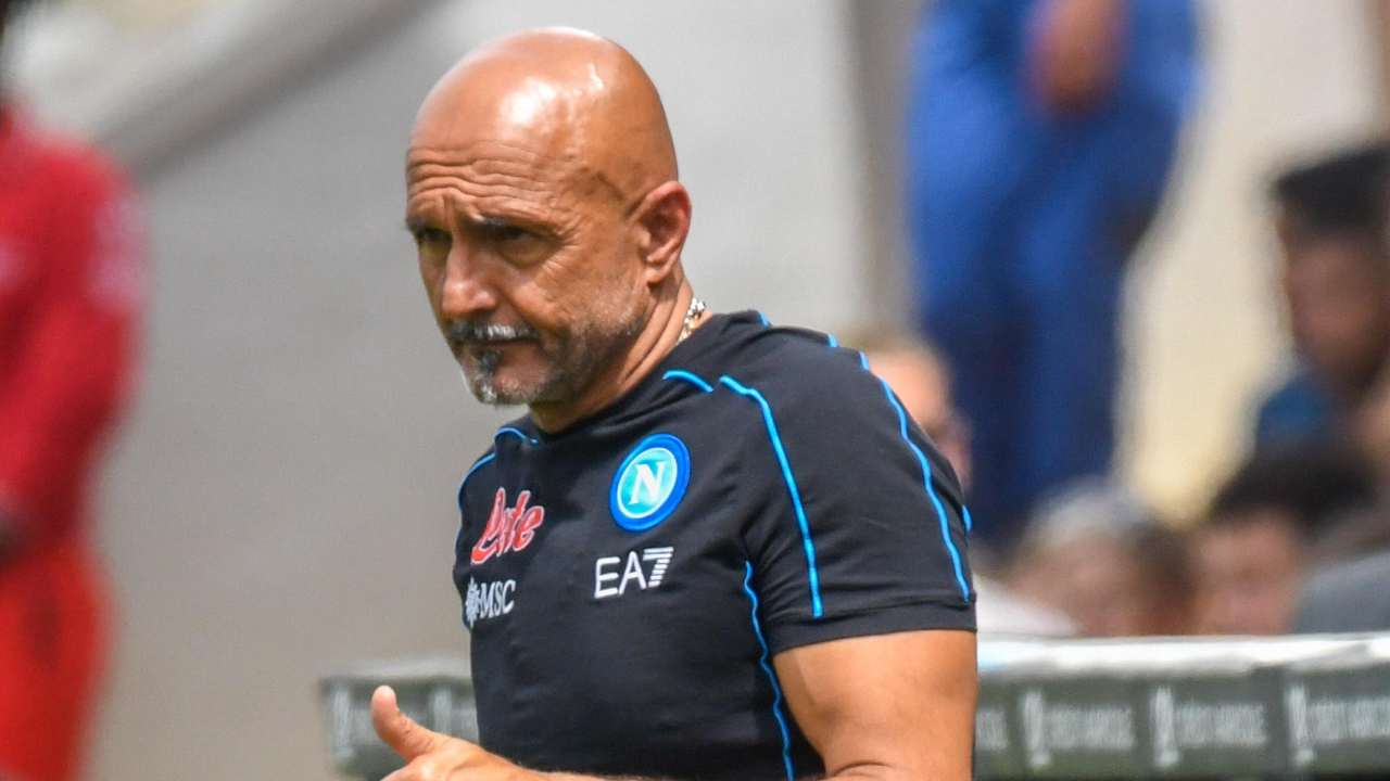 Spalletti fa l'ok con il pollice Napoli