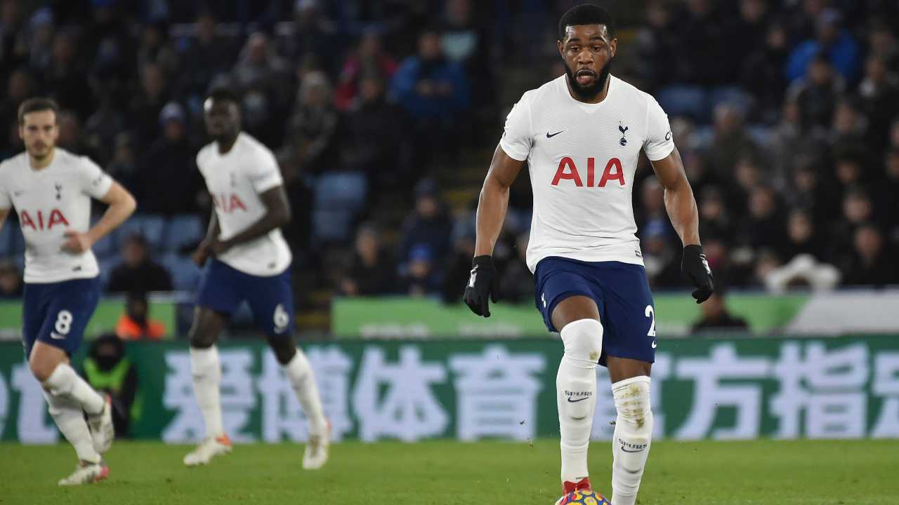 Tanganga corre palla al piede Tottenham