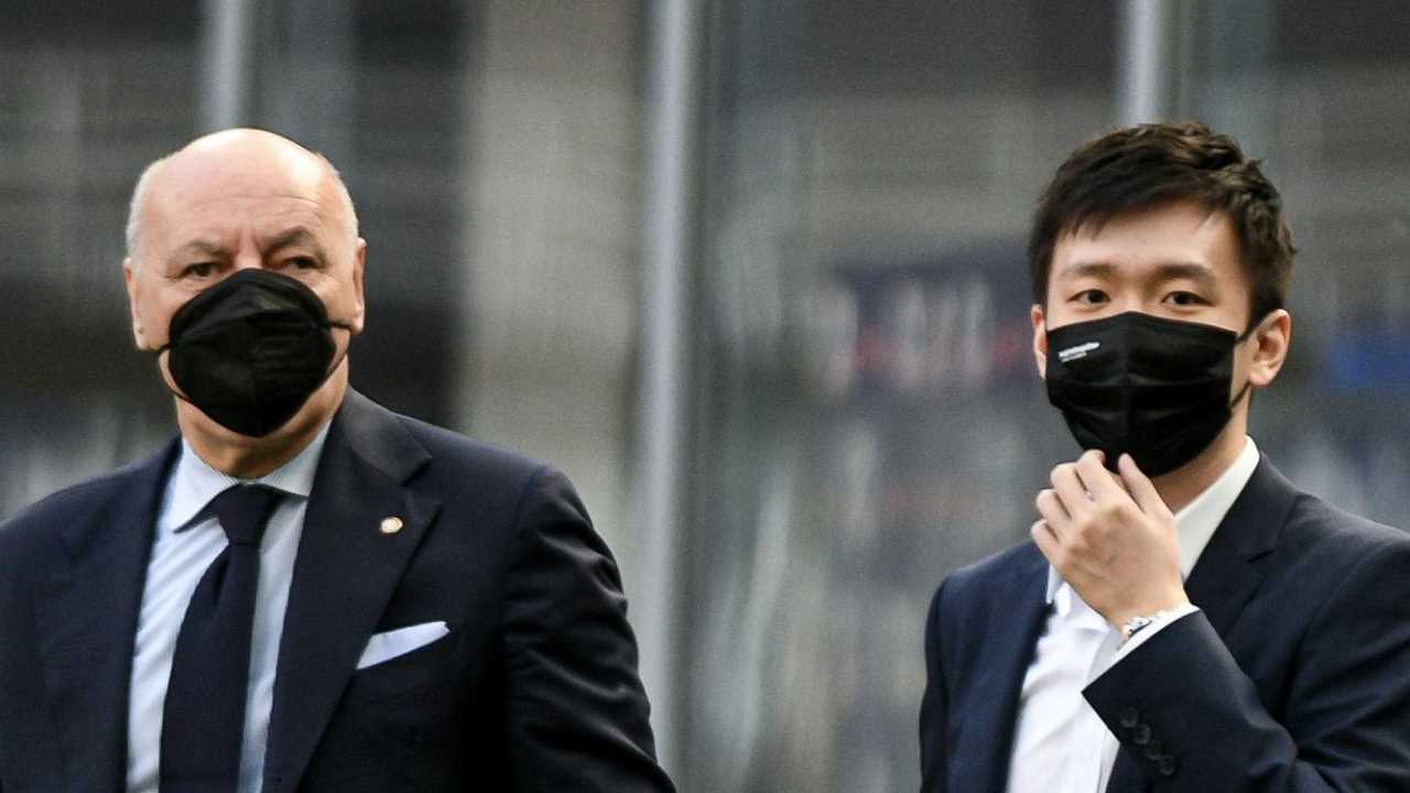 Zhang e Marotta con la mascherina Inter