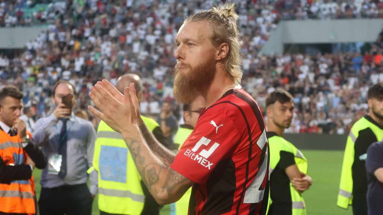 Simon Kjaer in campo