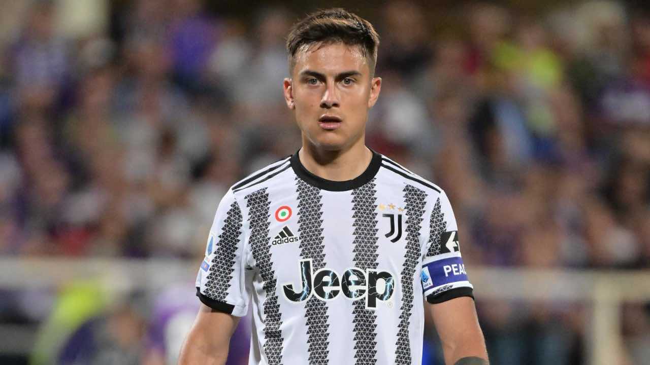 Paulo Dybala pensieroso 