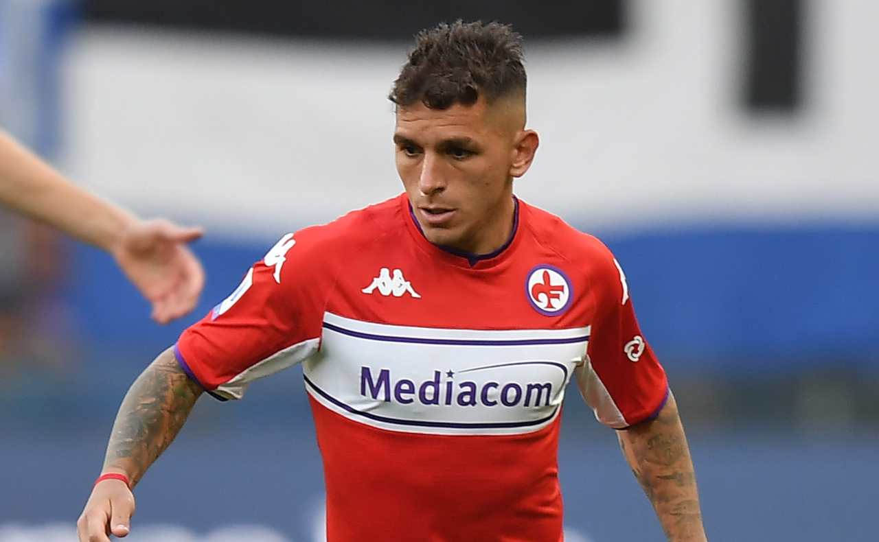 Torreira con la maglia della Fiorentina