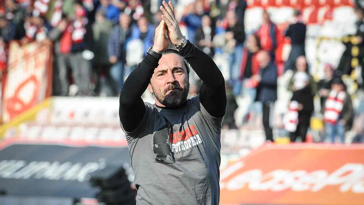 Brocchi applaude felice