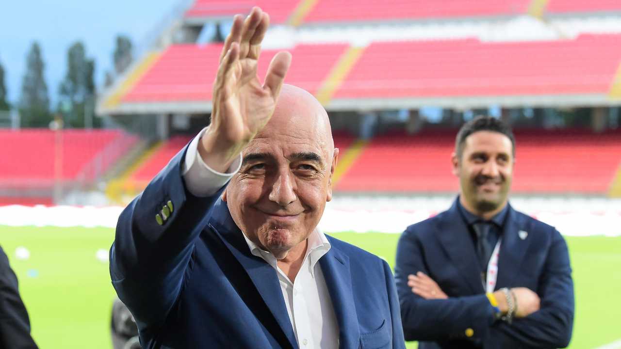 Adriano Galliani saluta e sorride Monza