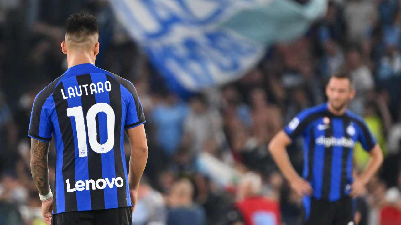 Lautaro Martinez e De Vrij in campo Inter