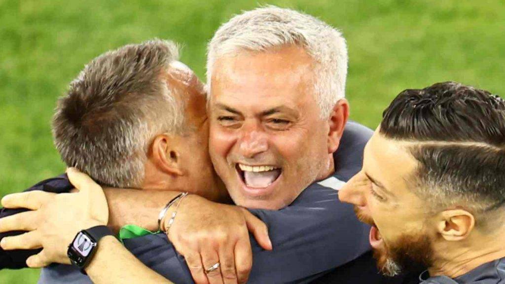 Roma, Mourinho esulta