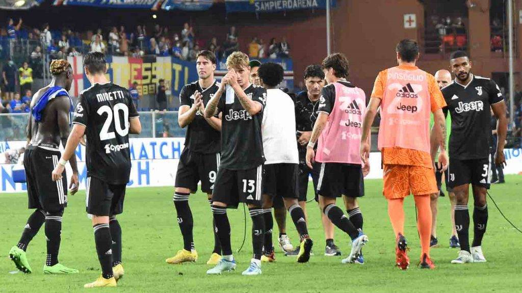 Juve, la squadra saluta i tifosi