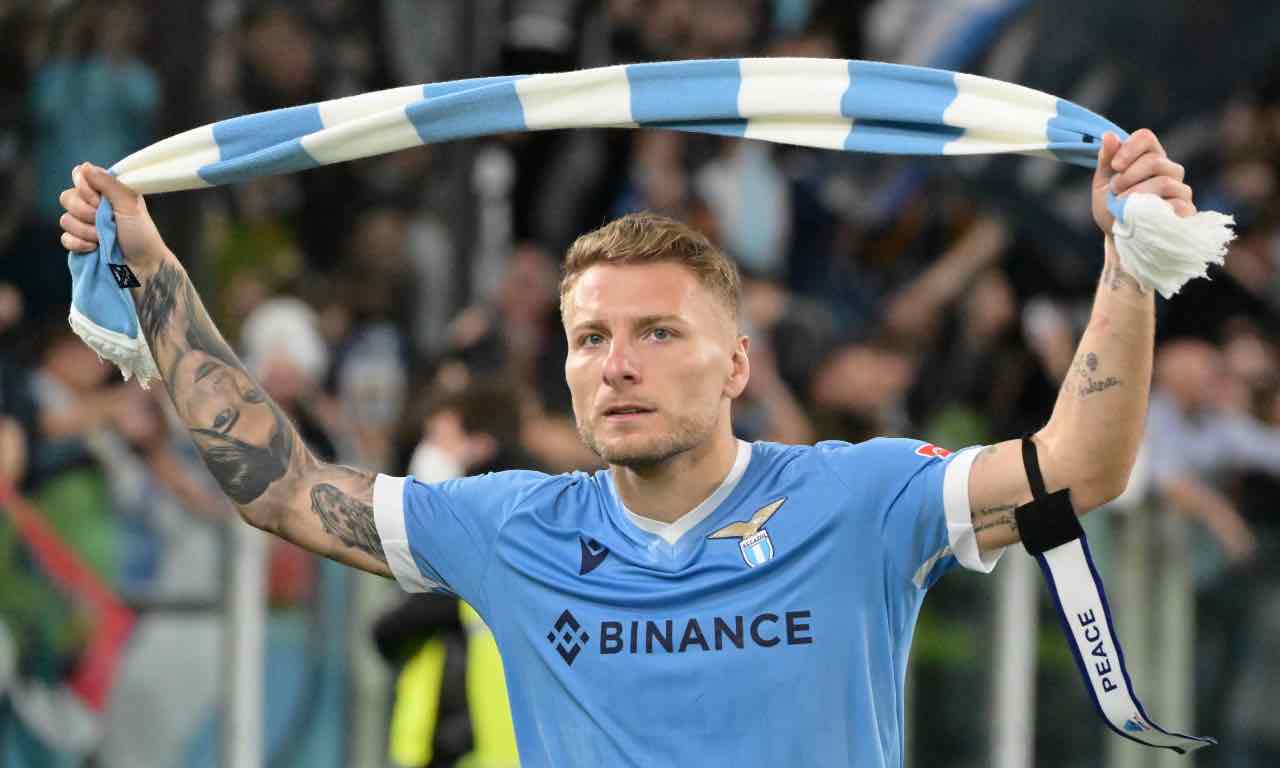 Immobile con la sciarpa della Lazio