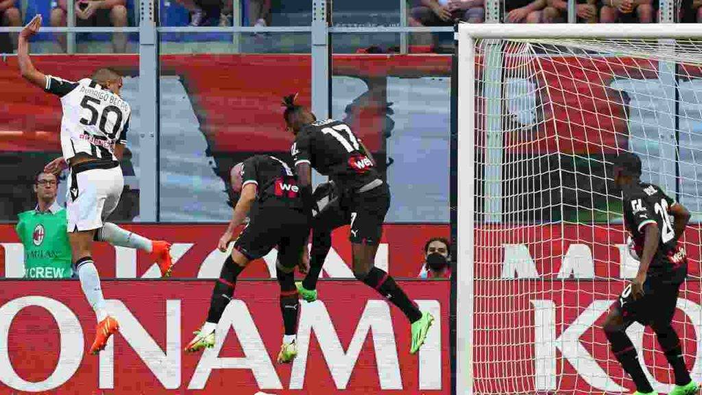 Il gol di Becao che porta in vantaggio l'Udinese