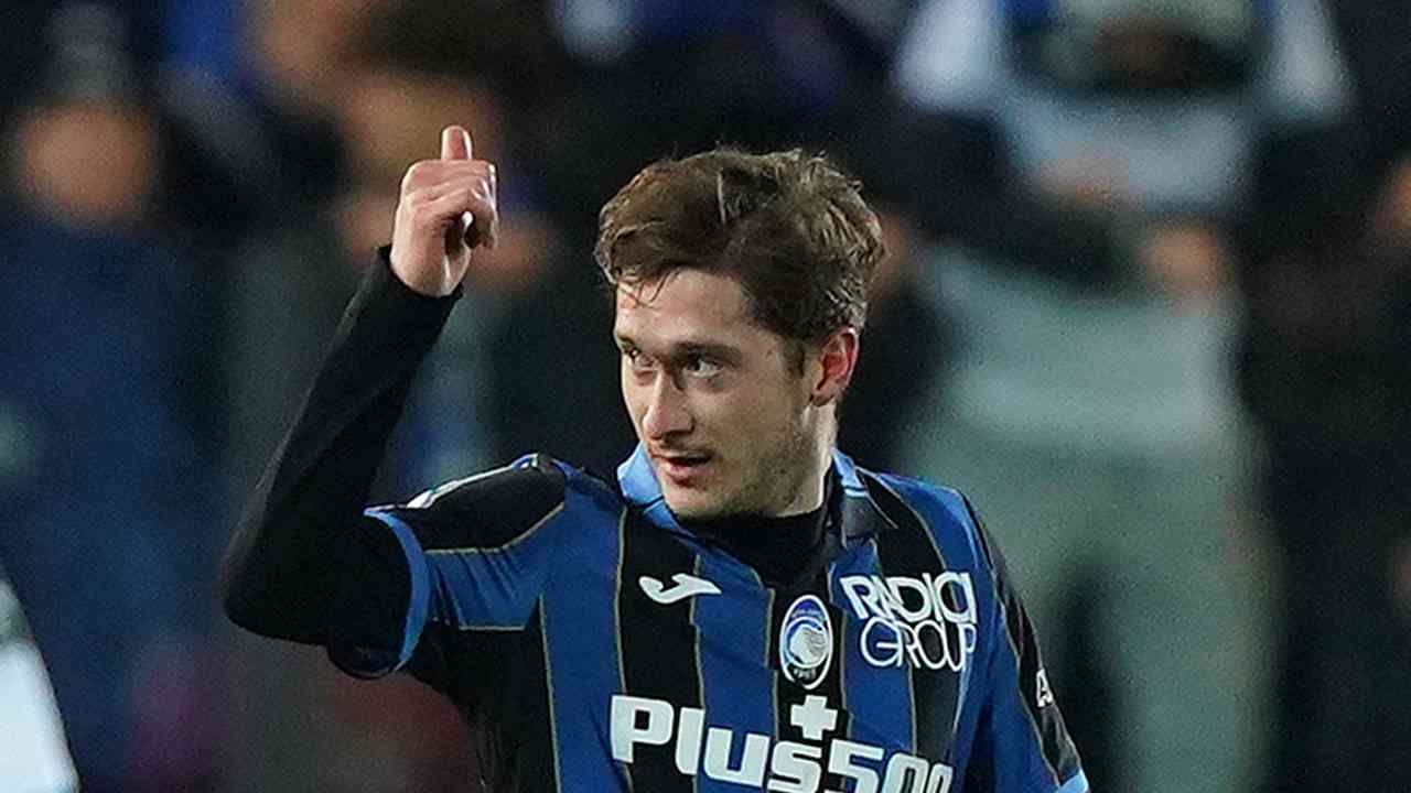 Miranchuk in campo Atalanta fa segno ok