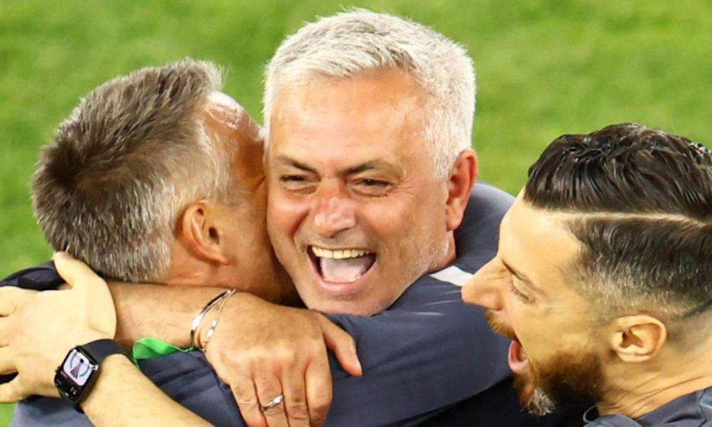 esultanza Mourinho con la Roma